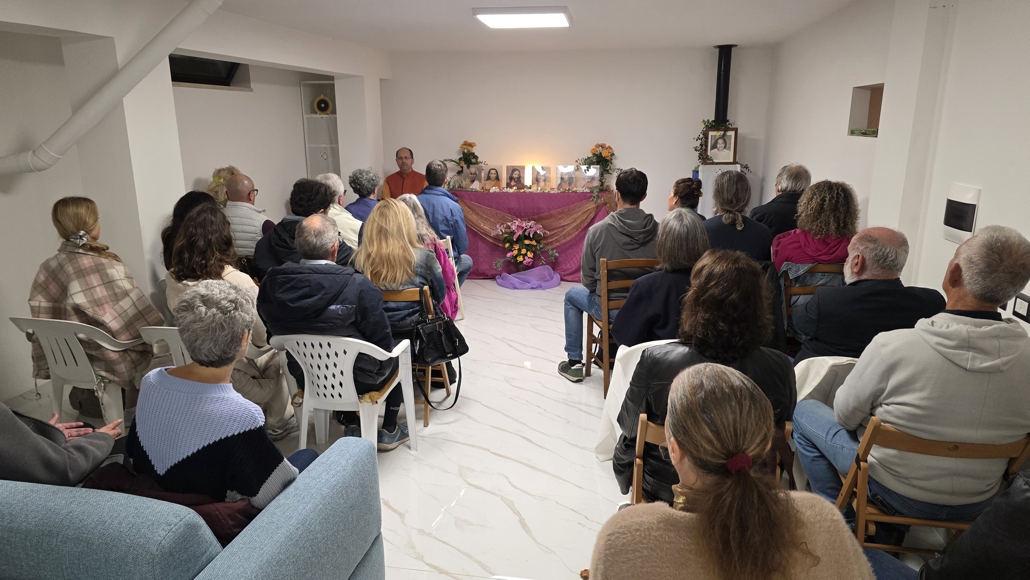 ....and then members of the SRF Latina Meditation Circle....