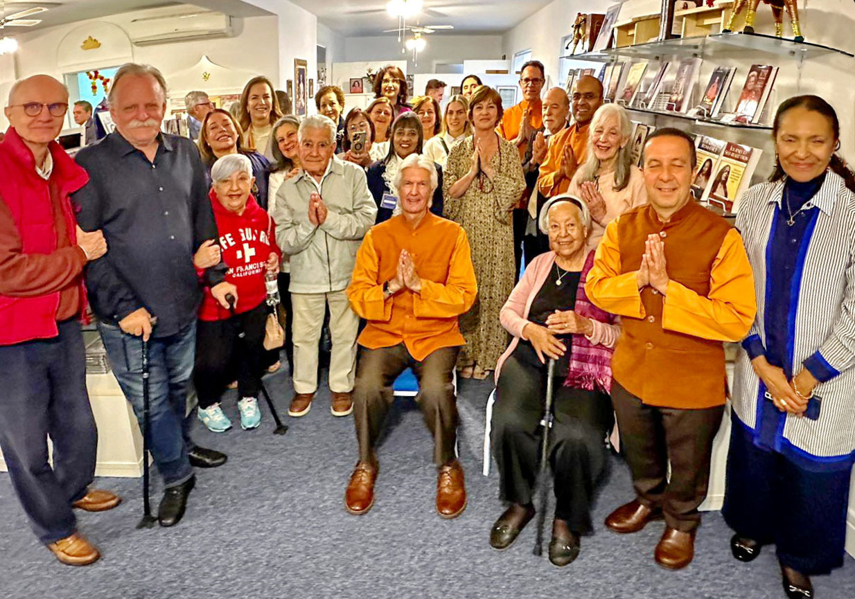 Group photo of Brother Chidananda with volunteers and monks at the São Paulo Meditation Center
