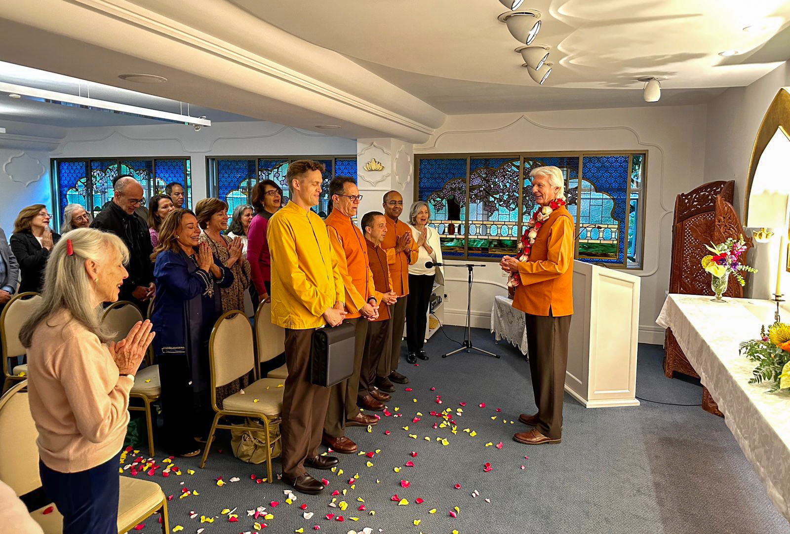 Brother Chidananda is welcomed by volunteers serving at the São Paulo Center. In the front row are monks from the SRF Mother Center who joined him on the tour (left to right): Brahmachari Anttoni, Brother Ekananda, Brother Sakhyananda, and Brother Kamalananda.