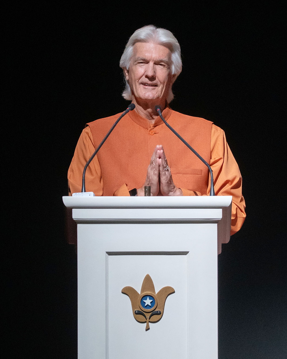 The events on Sunday were conducted primarily by the monks accompanying Brother Chidananda on this trip, but Brother Chidananda opened the program with an unannounced "surprise" visit.