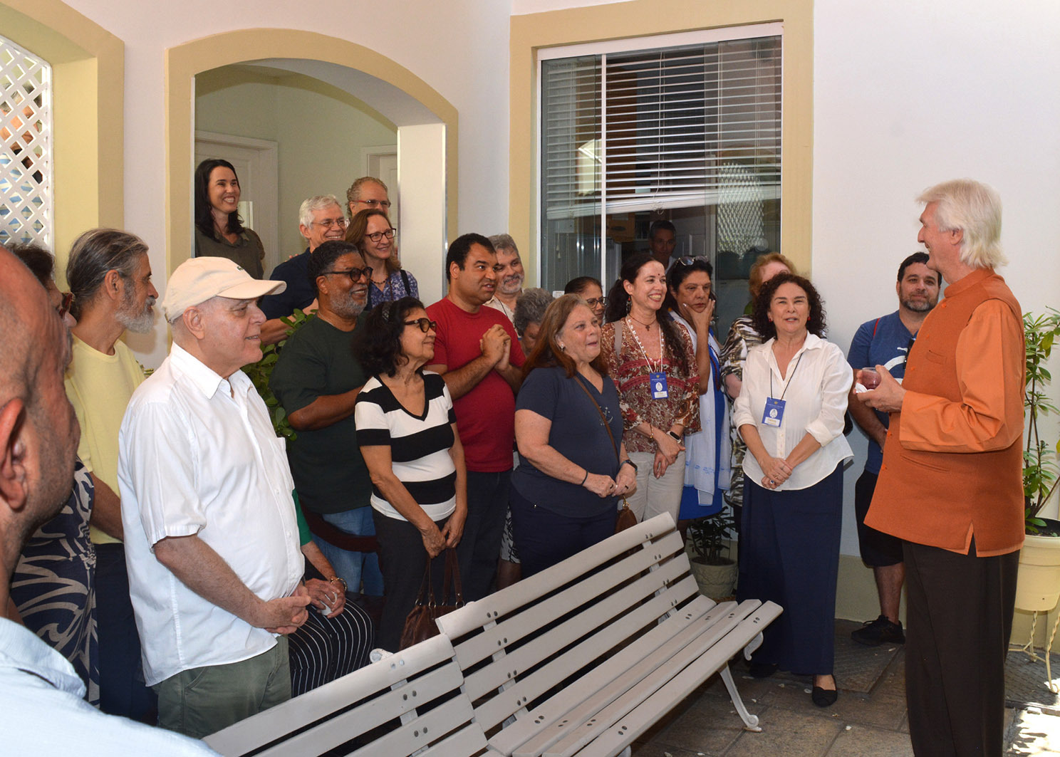 Brother Chidananda speaks words of appreciation to volunteers serving at the Rio de Janeiro Center.