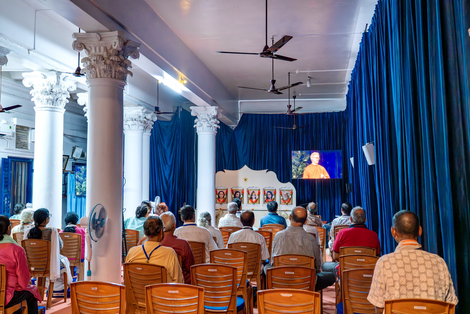 Participants at the YSS Dakshineswar Ashram view a Convocation class.