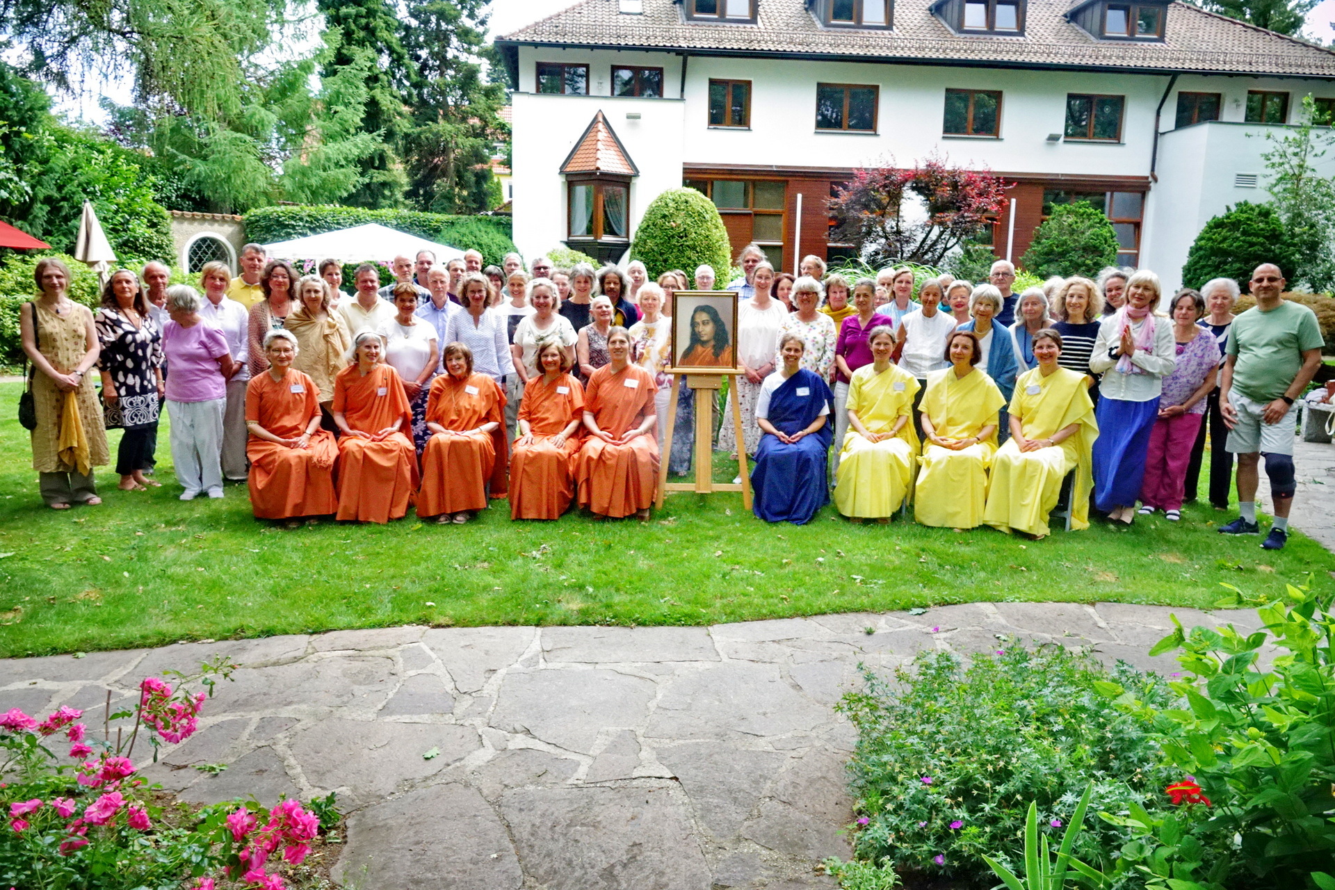 SRF devotees in Germany joined the SRF nuns at the Nuremberg Ashram Center for Convocation activities.