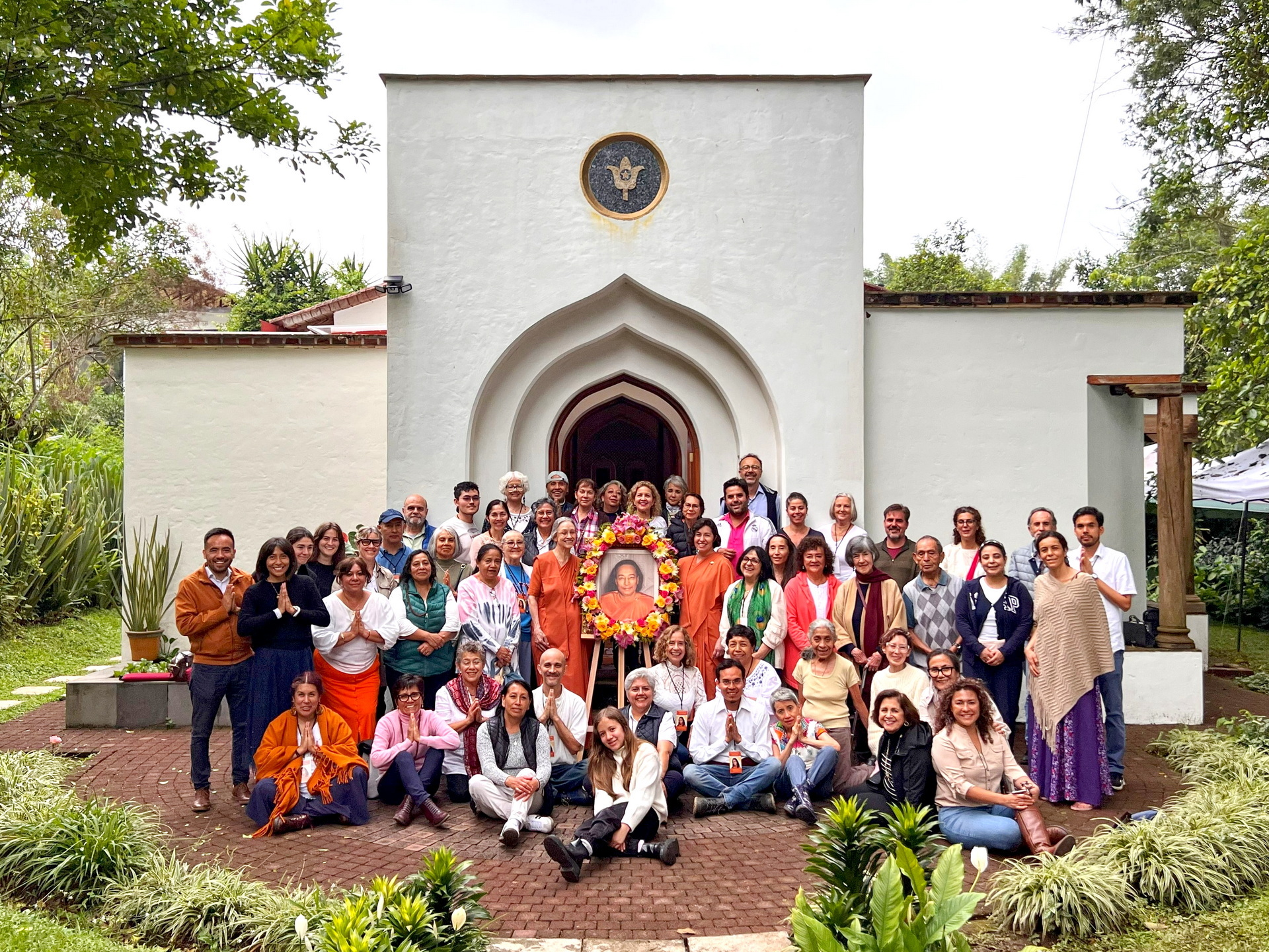 SRF members in Xalapa, Mexico, were joined by Sister Dhira and Sister Meenakshi.