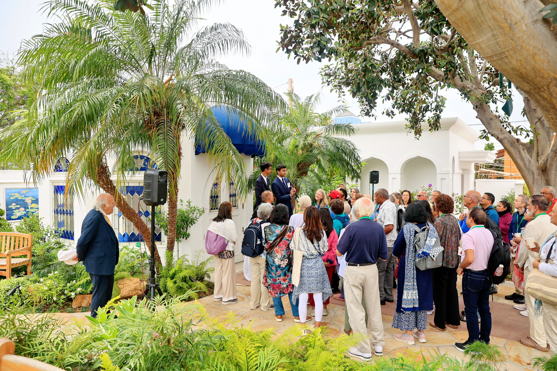 Hollywood Temple volunteers give an orientation for the visitors.