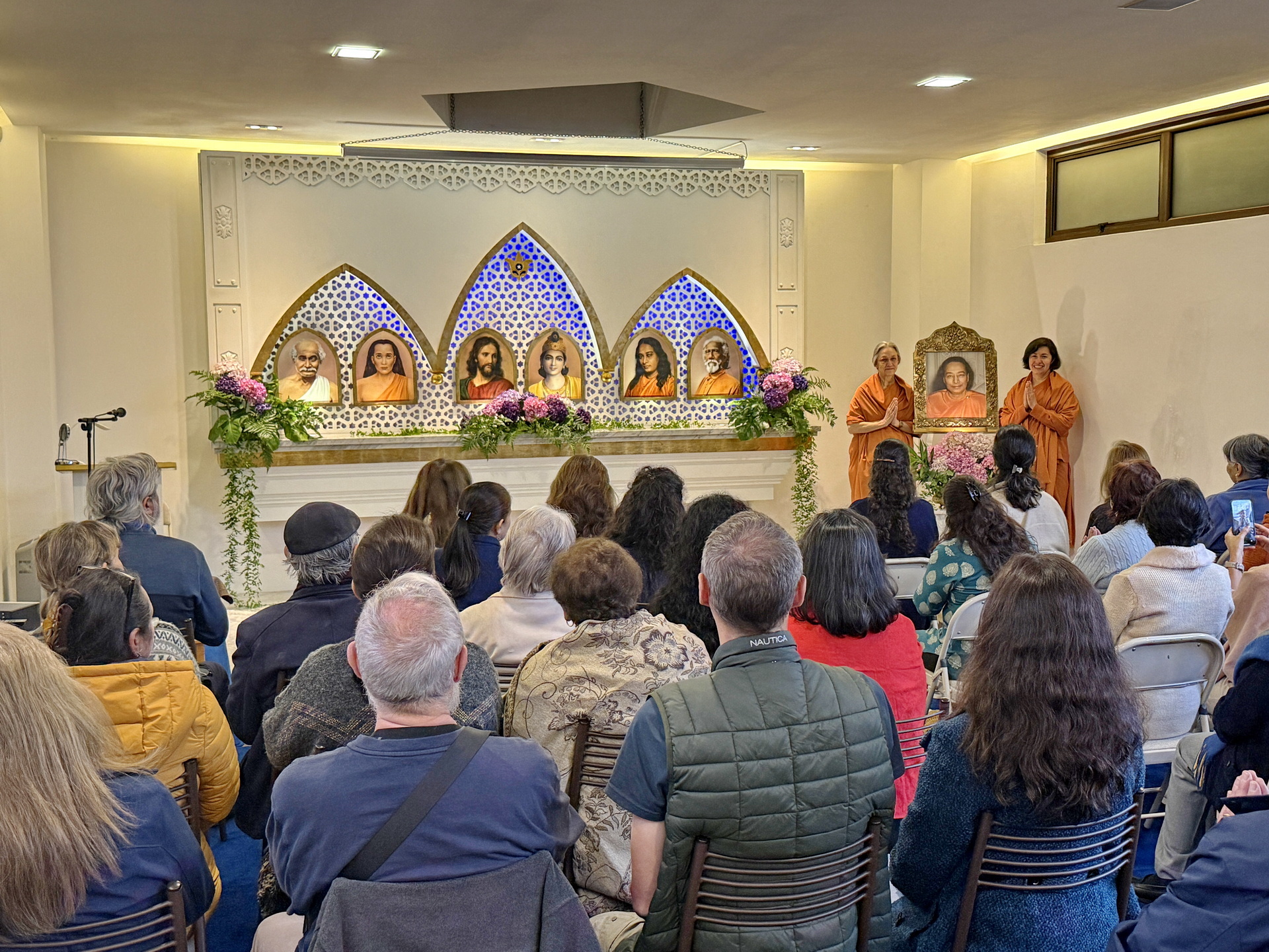 The Cuenca, Ecuador Meditation Group was visited by Sister Dhira and Sister Meenakshi.
