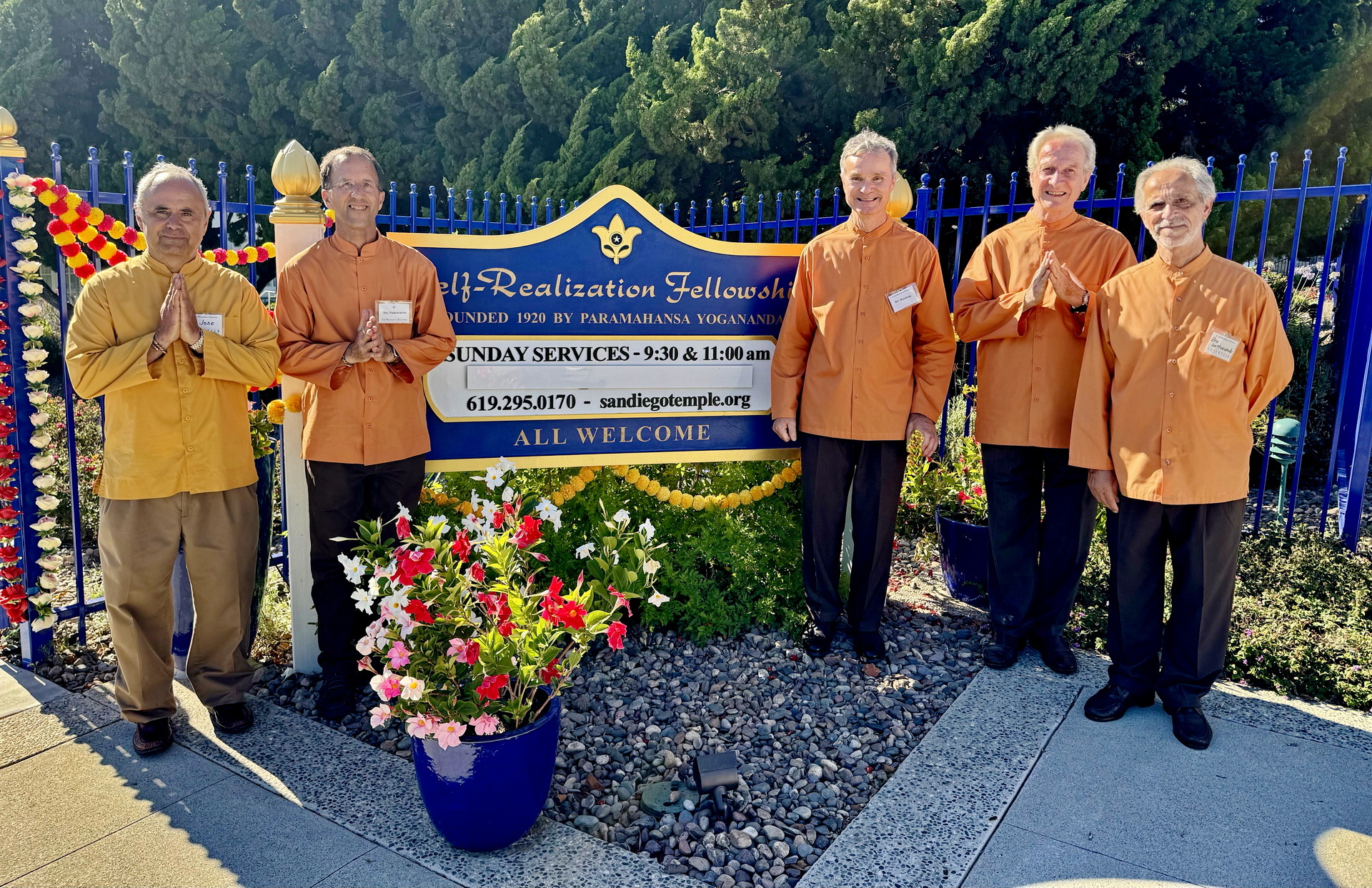 SRF monks host devotees for this first-time Convocation pilgrimage.