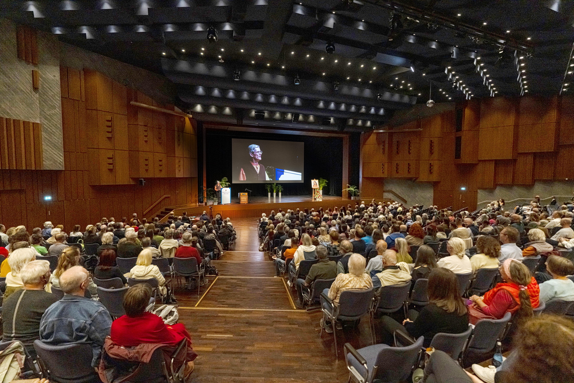 Brother Vimalananda speaks to an engaged audience.