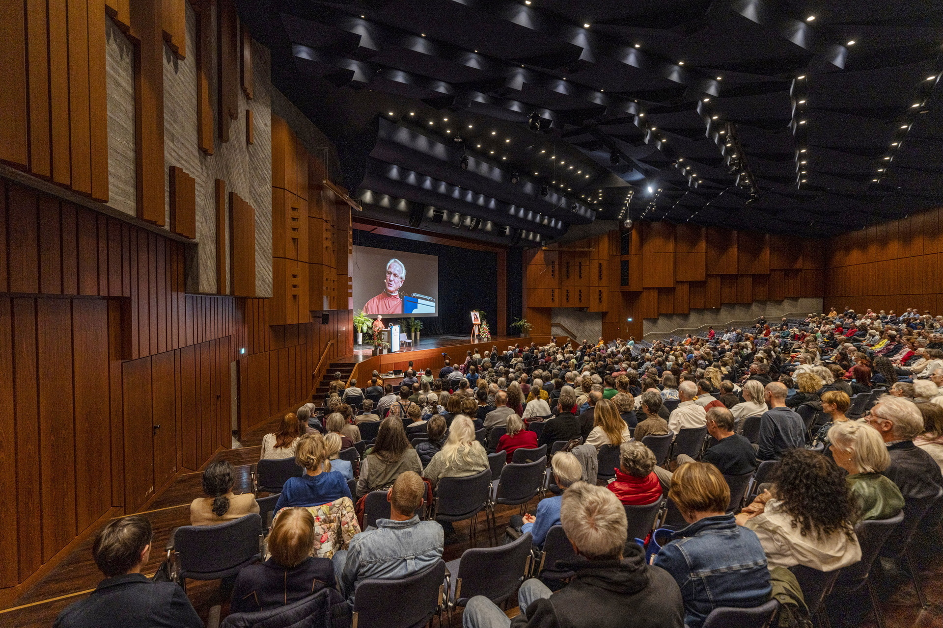 In October, Brother Nikhilananda, Brother Shantimoy, and Brother Vimalananda traveled to Germany and Austria. Their first stop was Schwäbisch Gmünd (near Stuttgart), where Brother Nikhilananda is shown giving a public lecture.