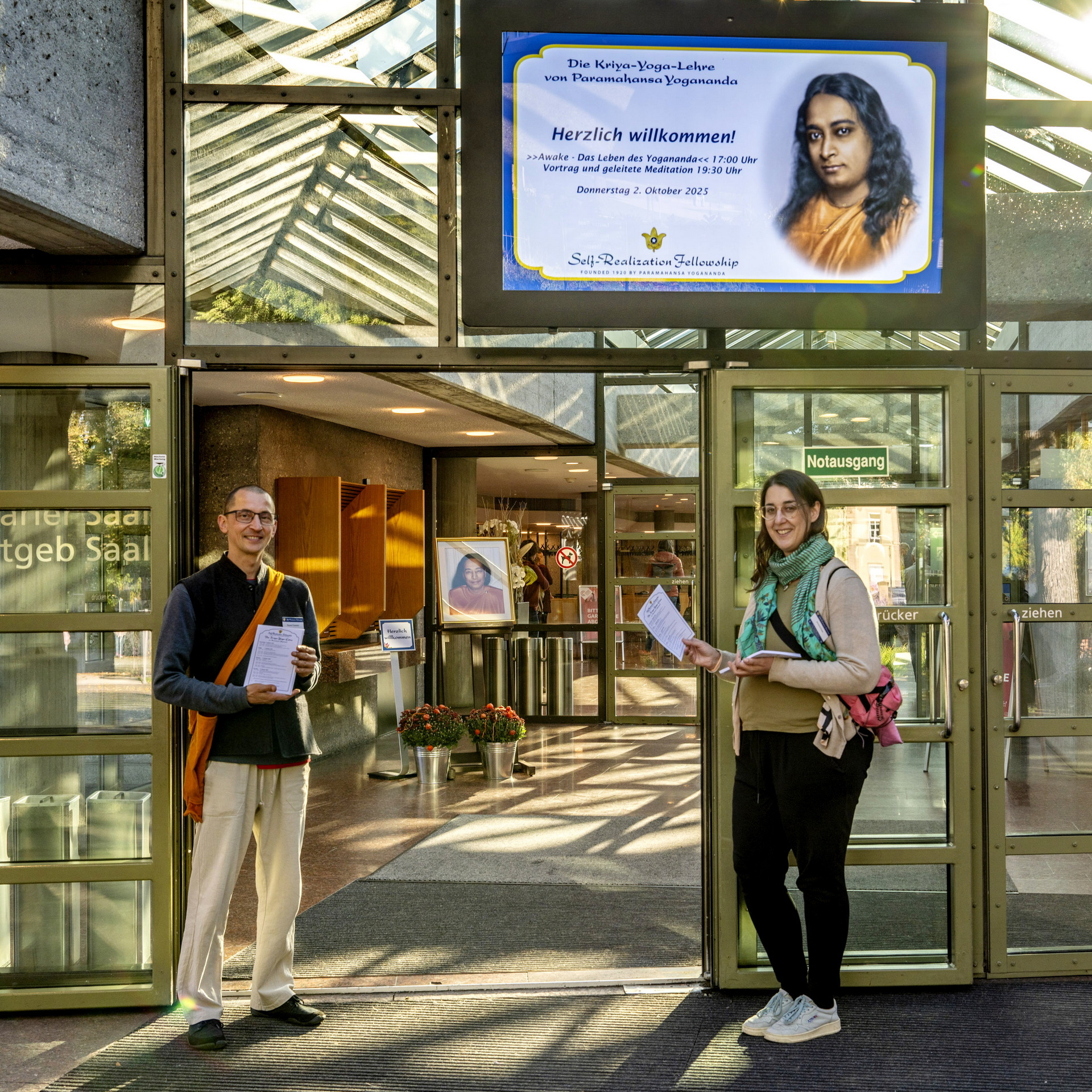 Newcomers are welcomed to the public lecture in Schwäbisch Gmünd.