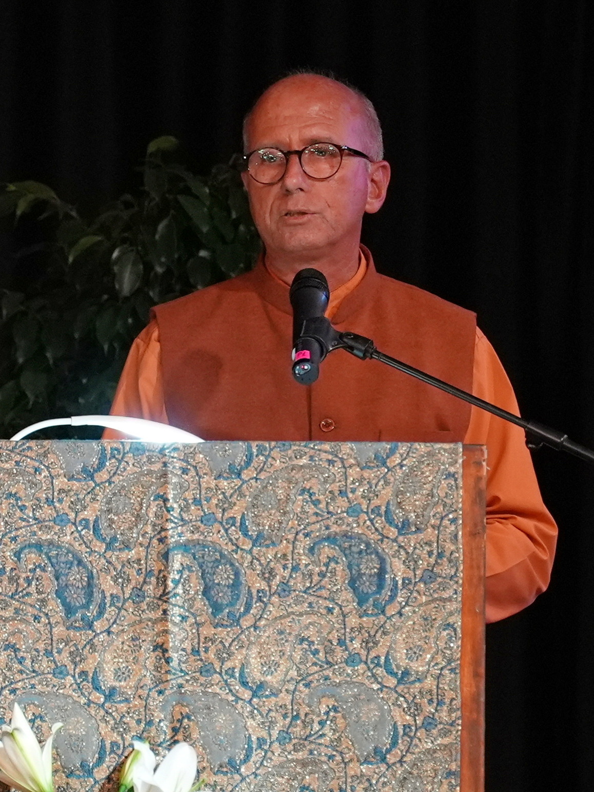 Brother Vidyananda gave classes throughout the weekend.