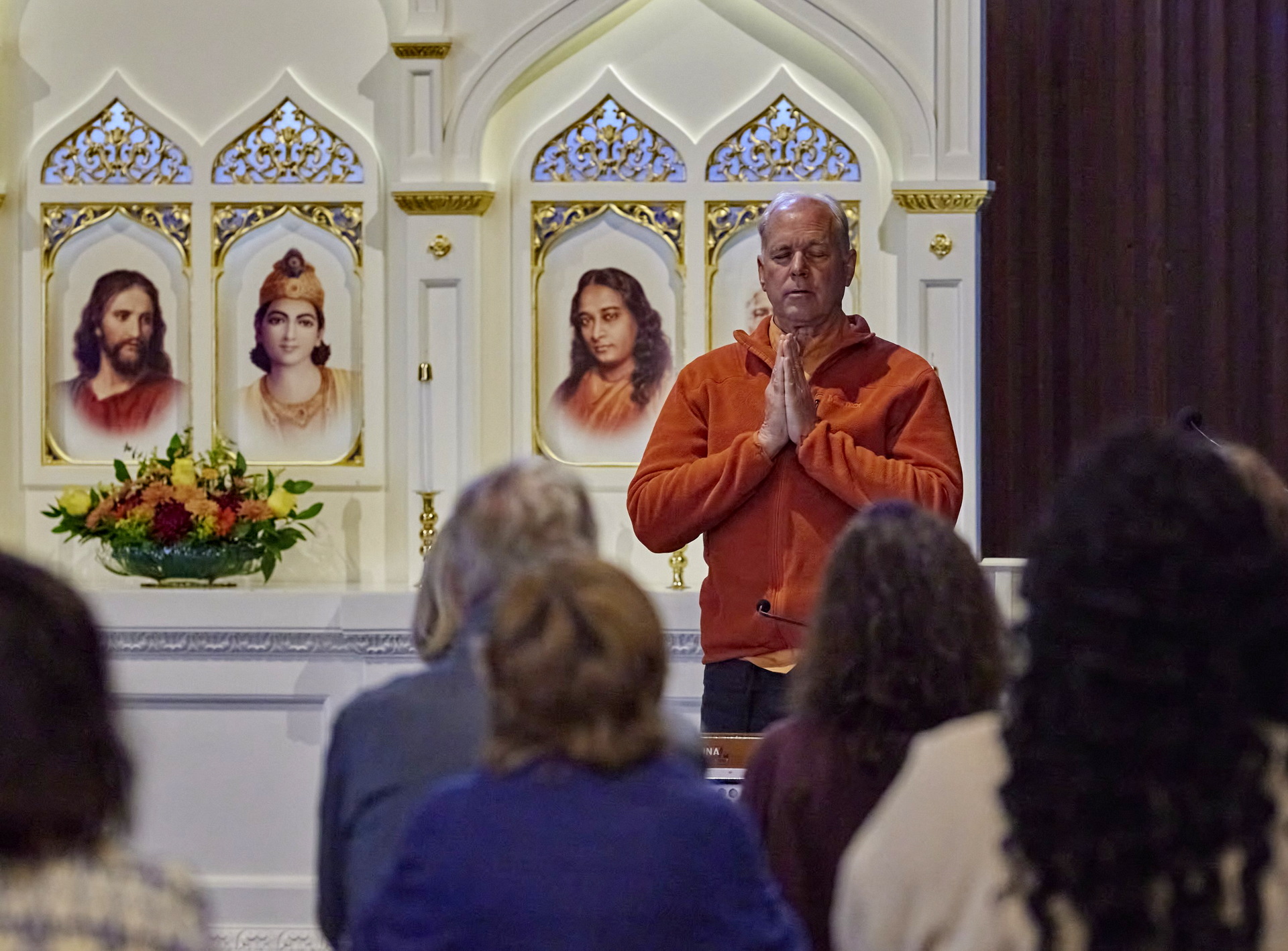 Brother Ritananda leads a prayer before a class.