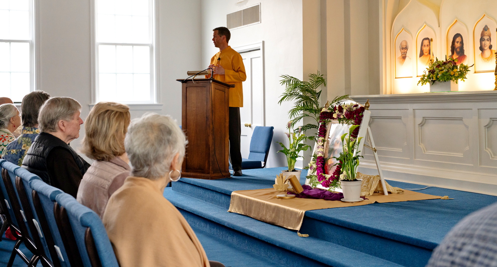 Brahmachari Ian speaks on the teachings of Paramahansa Yogananda.