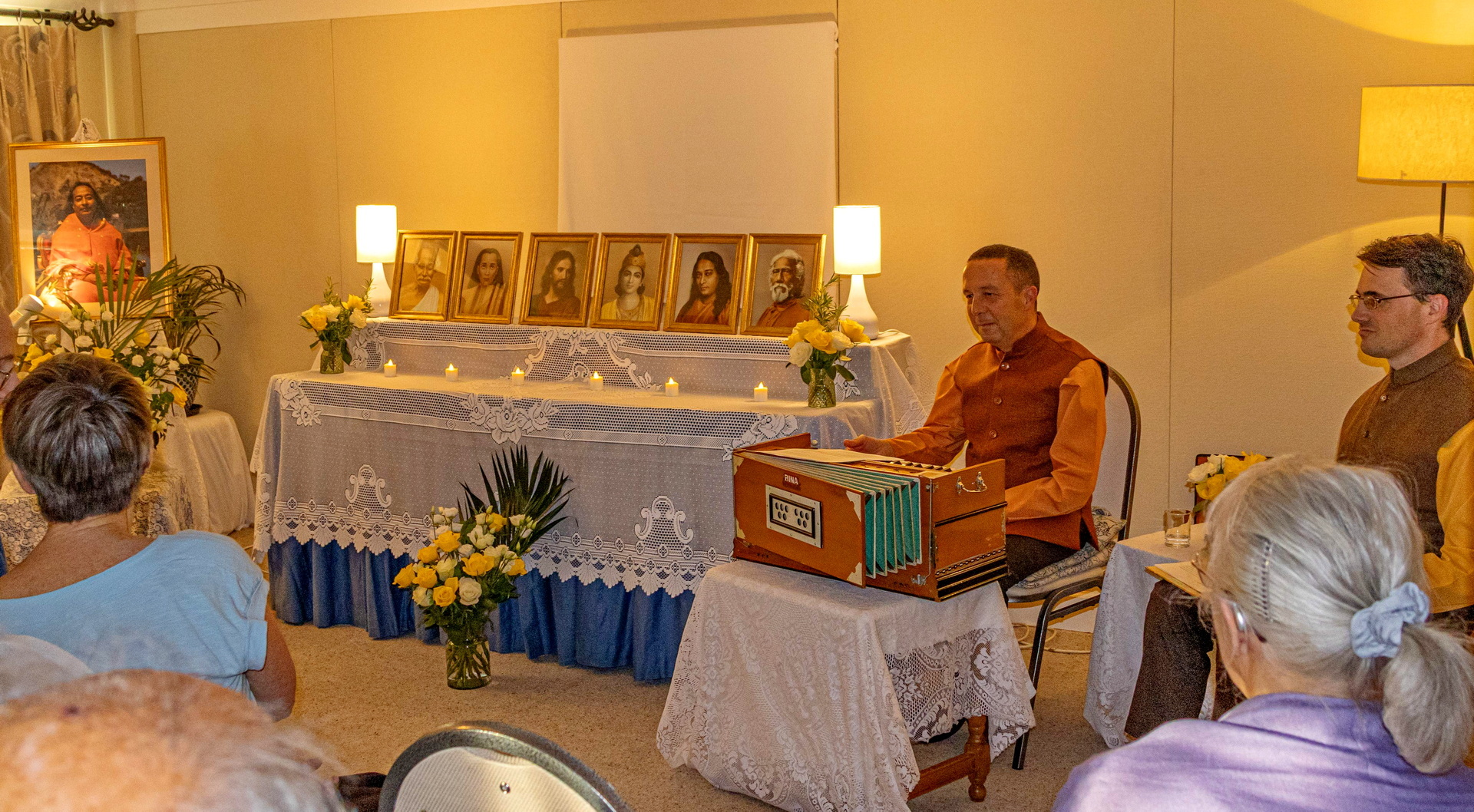 Brother Sakhyananda and Brahmachari Daniel lead an inspirational program for the Hampshire members.