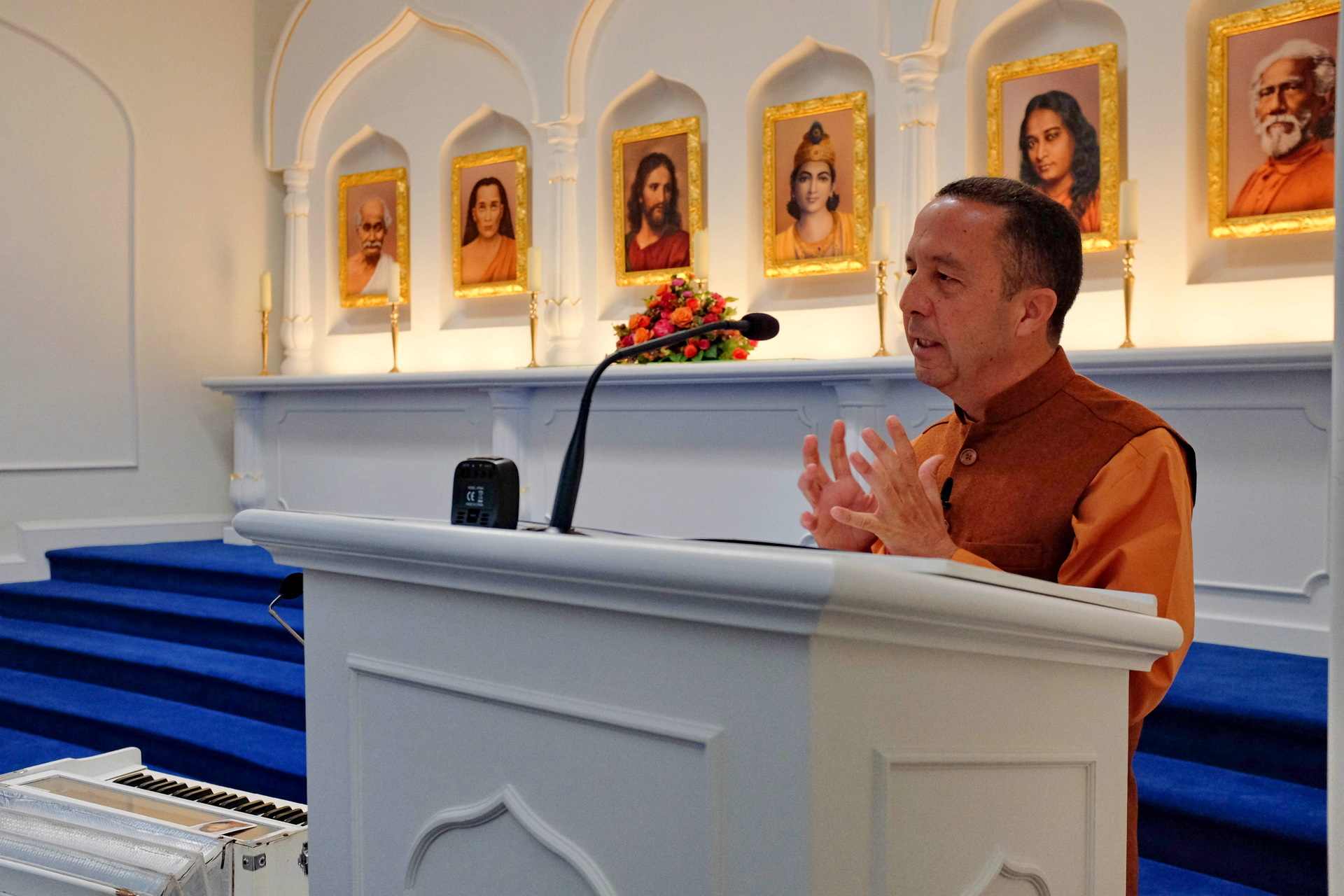 Brother Sakhyananda speaking at the London Center.