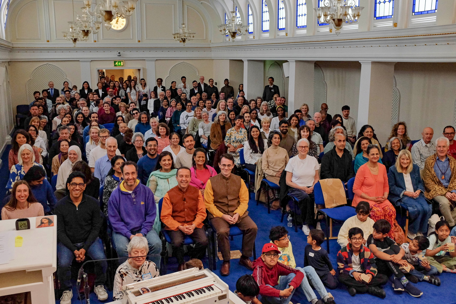 Group photo at the conclusion of London Center's program.