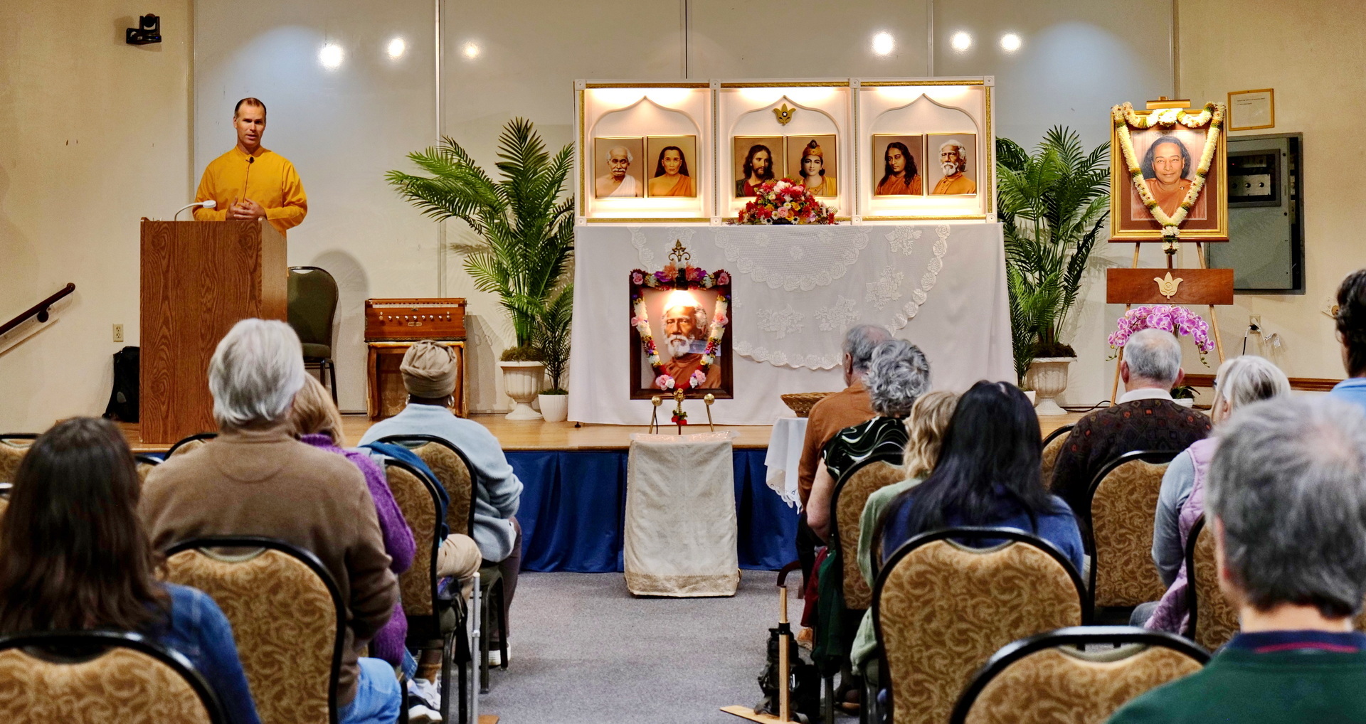 Brahmachari Preston gives a class at the Front Royal retreat.
