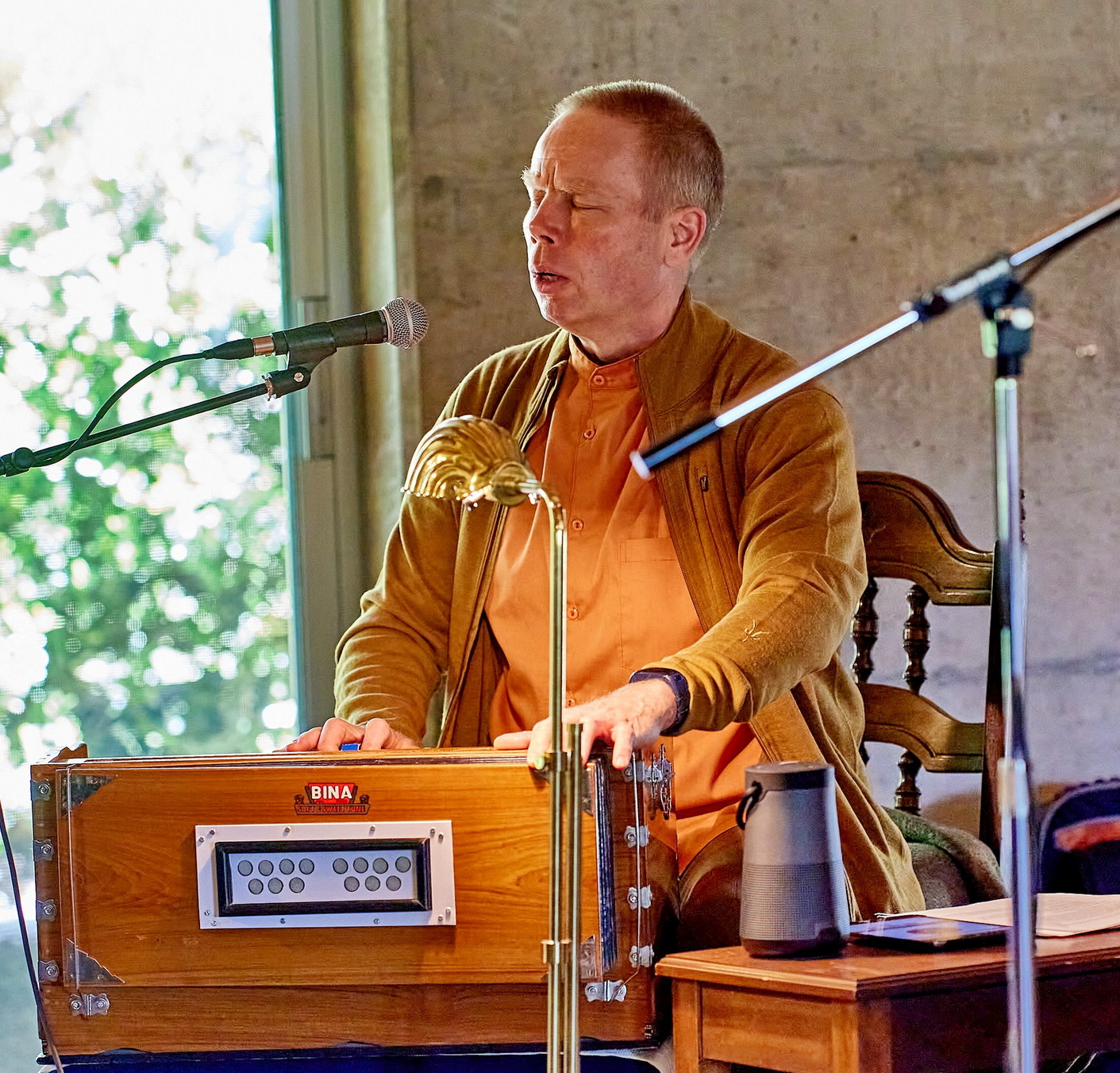 Brother Vidurananda leads a meditation for the Sacramento retreatants.