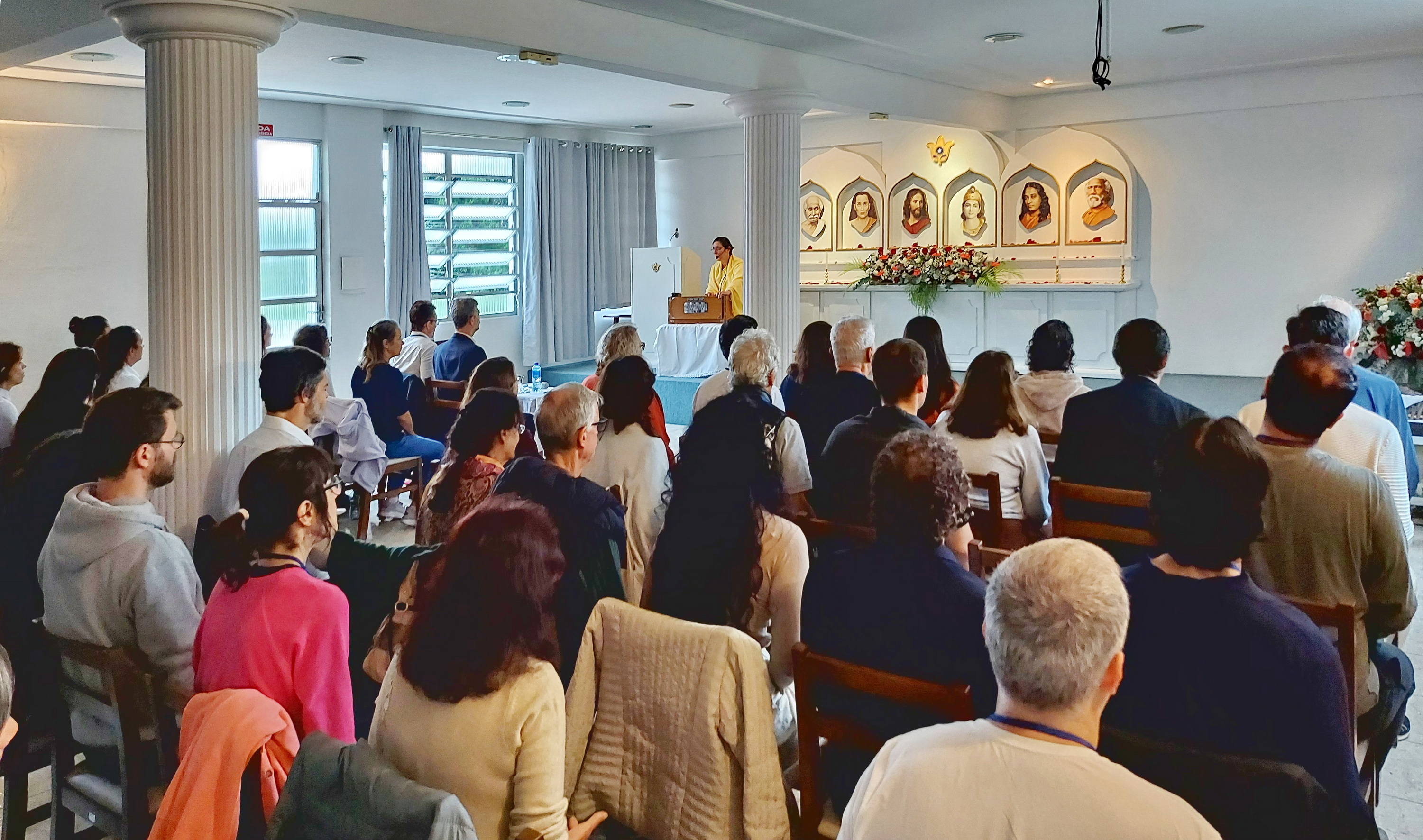 Brahmachari Laura leads a group meditation for the Armação retreatants.