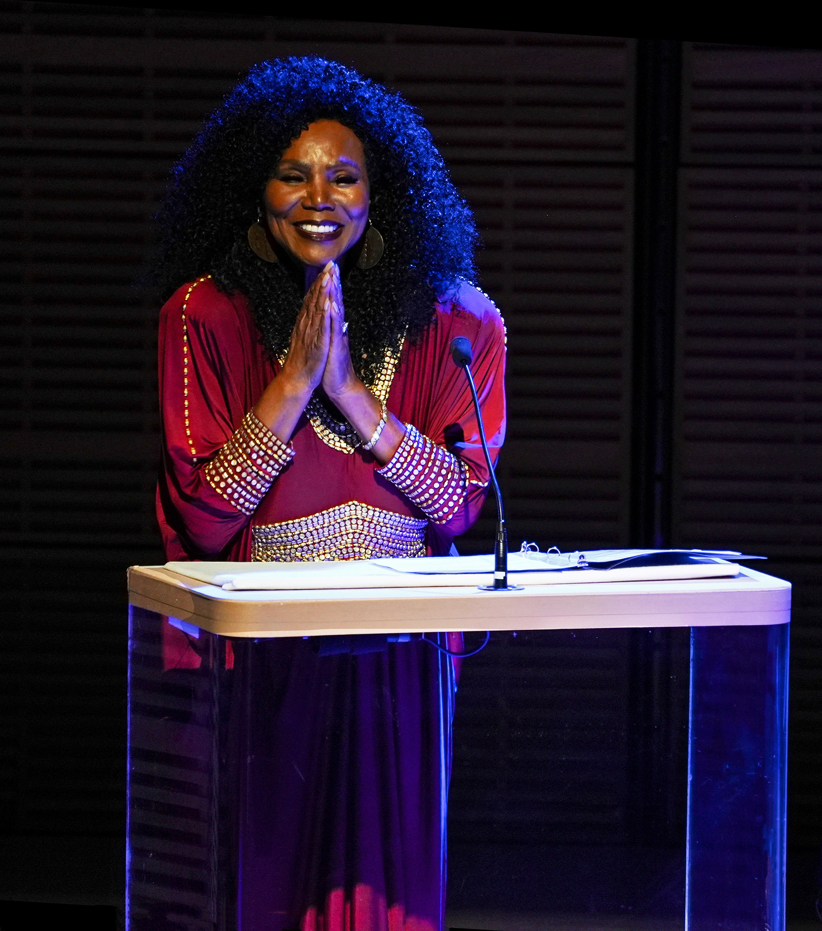 The audience was warmly welcomed by the MC for the evening, Jennifer Jones, an SRF member from the SRF New York City Center.