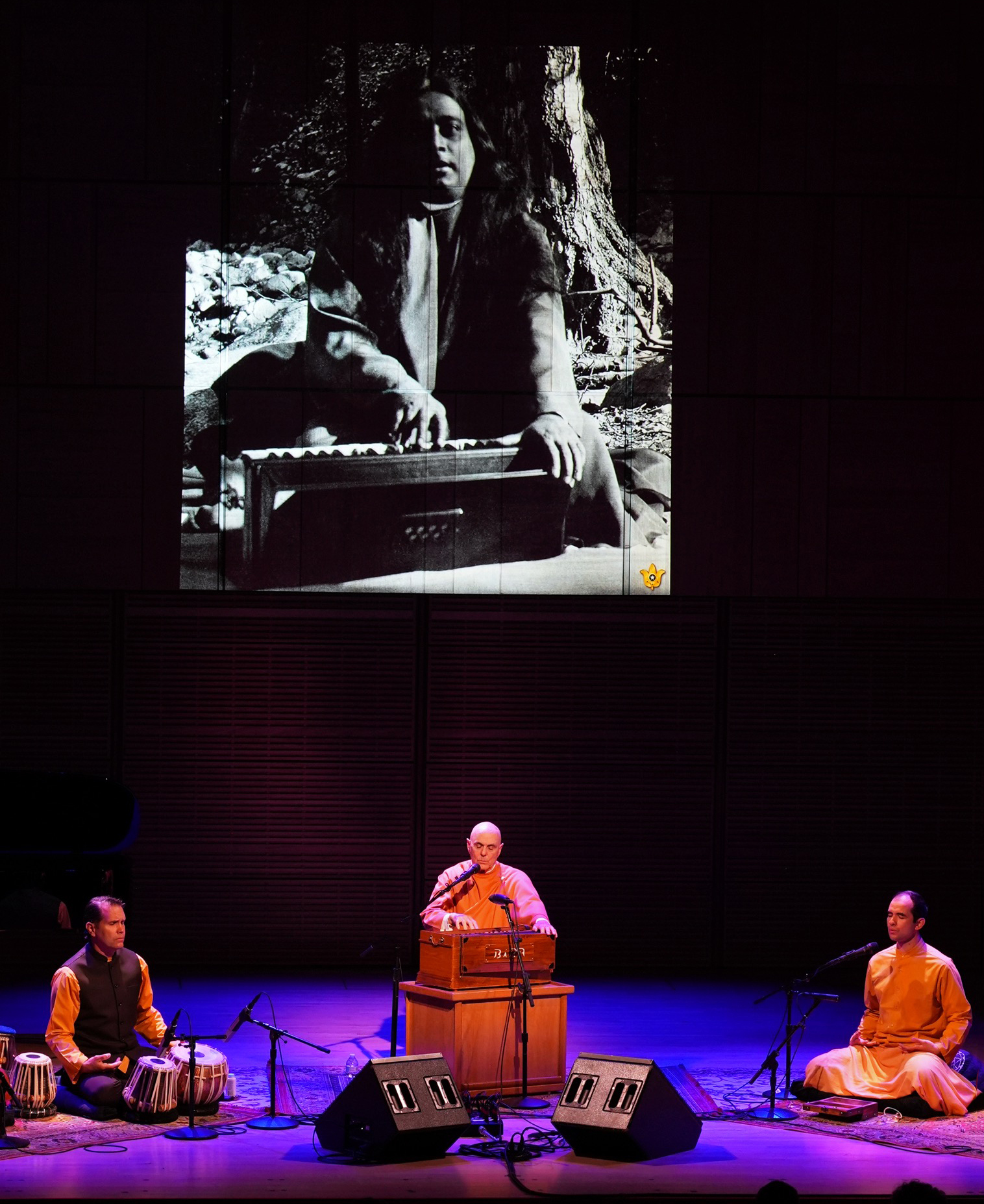 In the intervals between the chants the audience experienced the deep silence of meditative stillness.