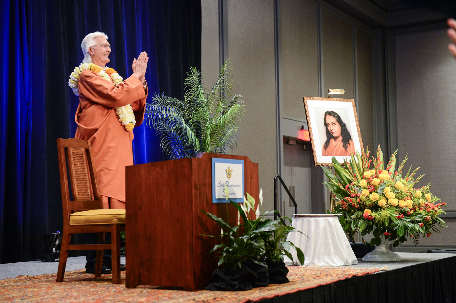 On May 3, Brother Chidananda led a public program in the spacious ballroom of a local hotel.