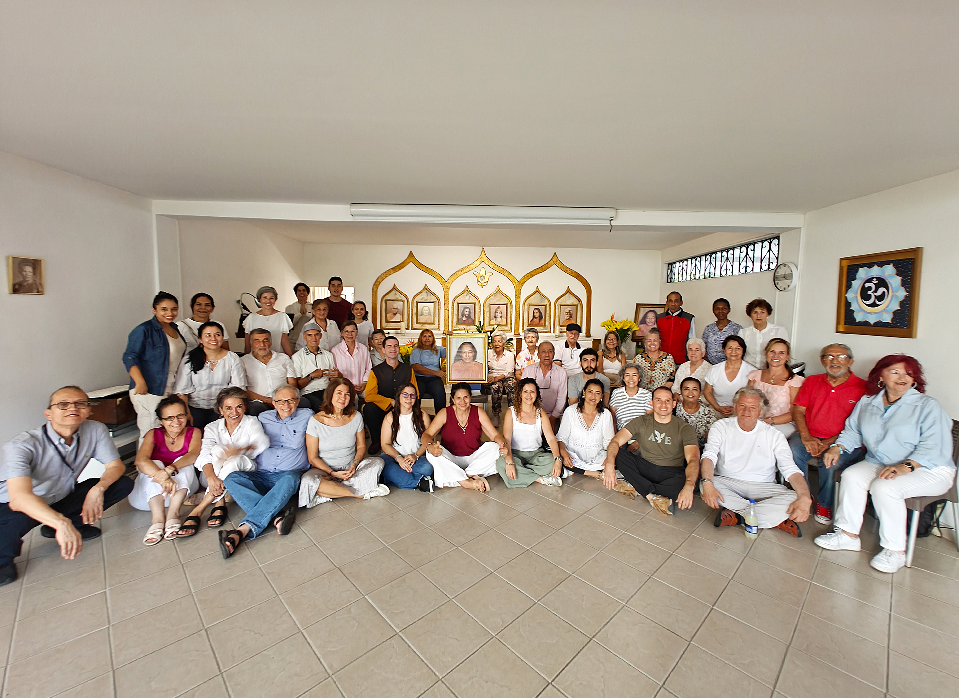 SRF devotees in Cali, Colombia, joined  Brother Samatananda and Brahmachari Marco for Convocation activities.