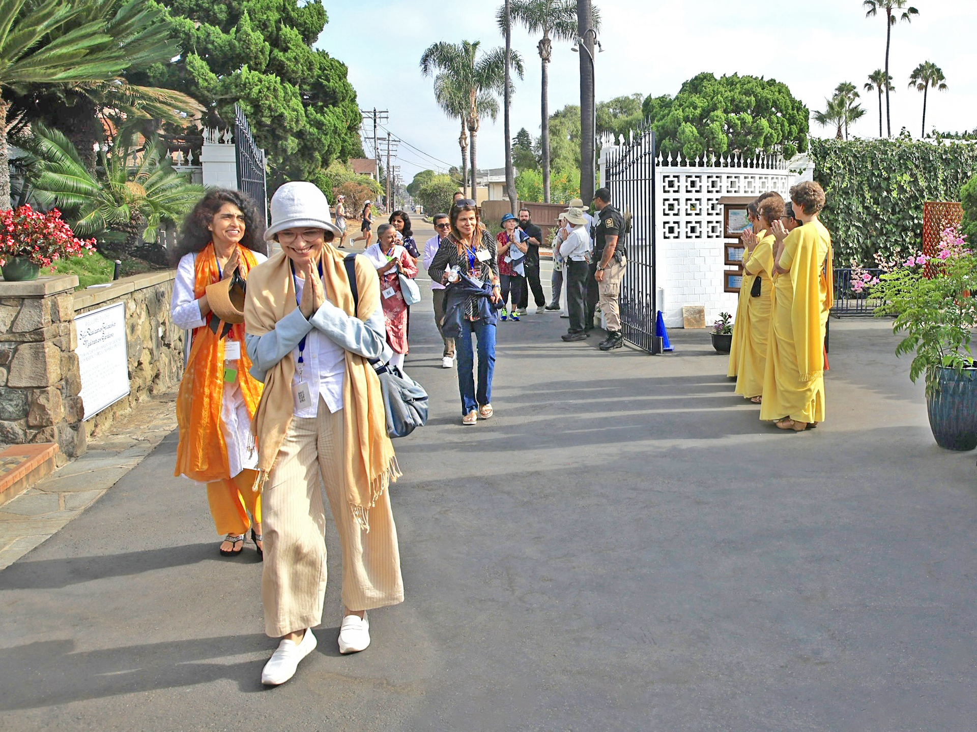 ...as they make their way to Paramahansaji's sacred Hermitage.