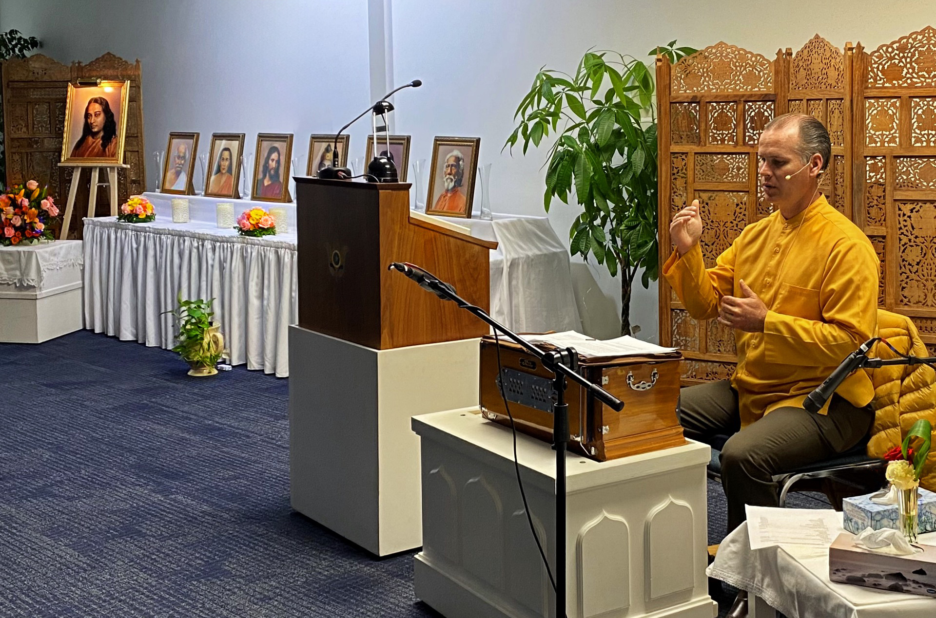 Other events took place at the SRF Toronto Center's meeting place throughout the weekend. Here Brahmachari Preston reviews the practice of the SRF meditation techniques...
