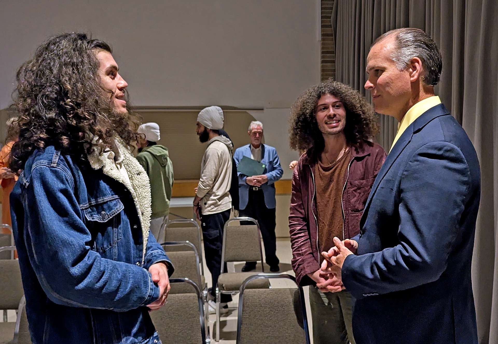 Brahmachari Preston enjoys answering participants' questions.