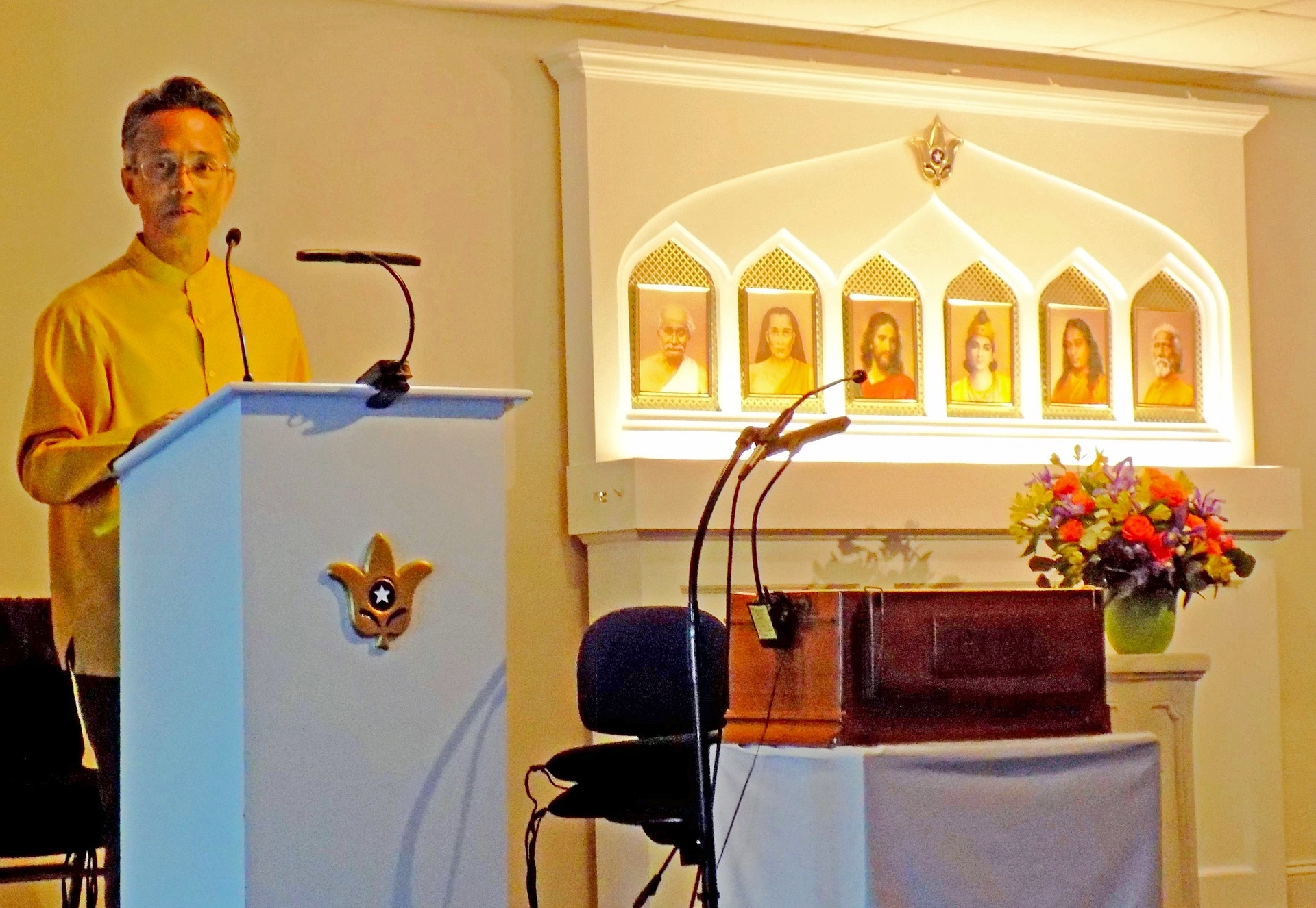 In May, Brother Muktananda and Brahmachari Jordan visited the SRF Washington D.C. Center. Brahmachari Jordan gives a class...