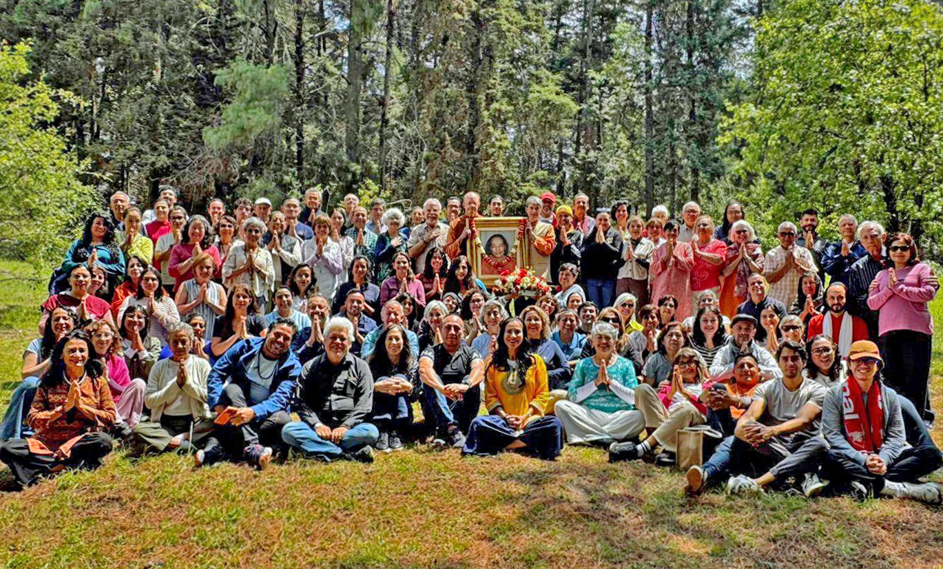 The next stop for Brother Prafullananda and Brother Dhruvananda was a weekend regional retreat sponsored by the SRF Mexico City Center.