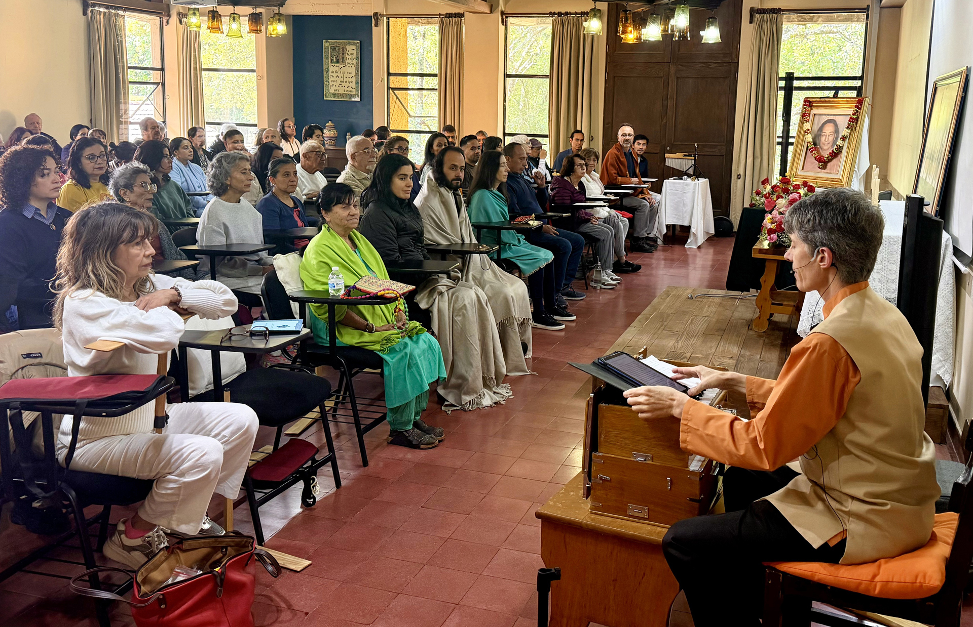 Brother Dhruvananda gives a class on Paramahansaji's "how-to-live" teachings...