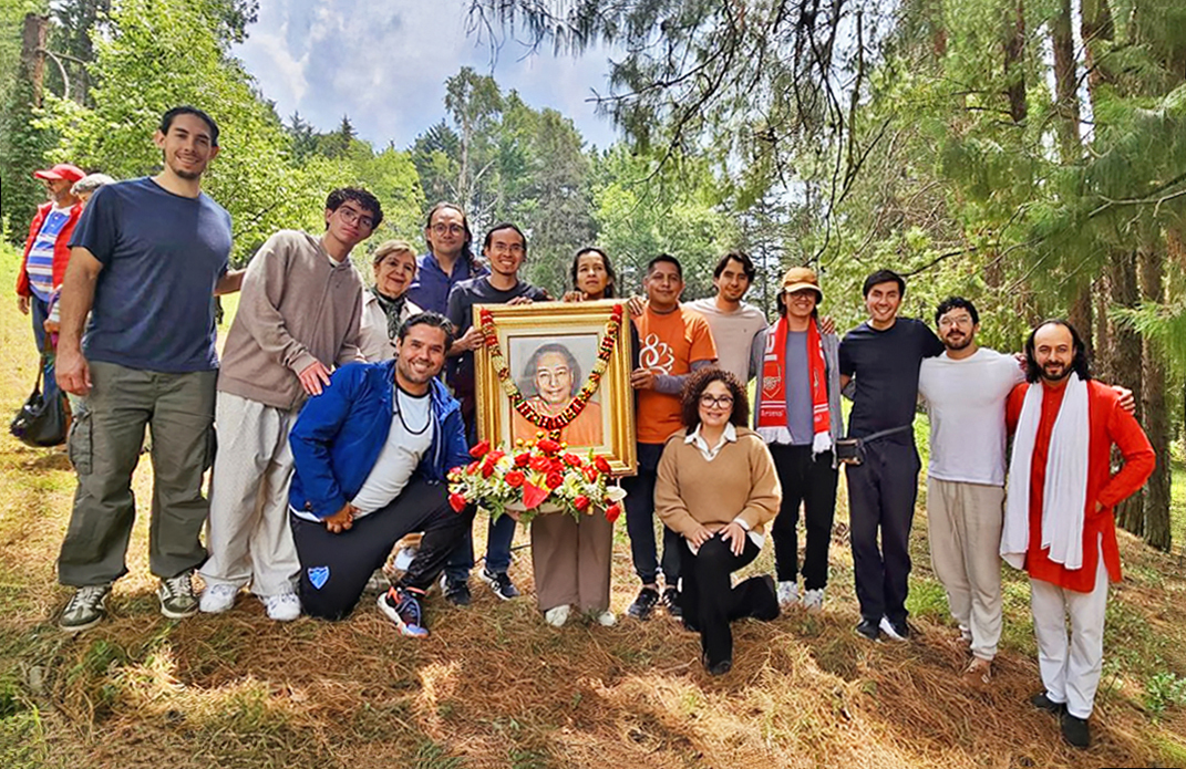 Enthusiastic participants at the close of the Mexico City retreat.