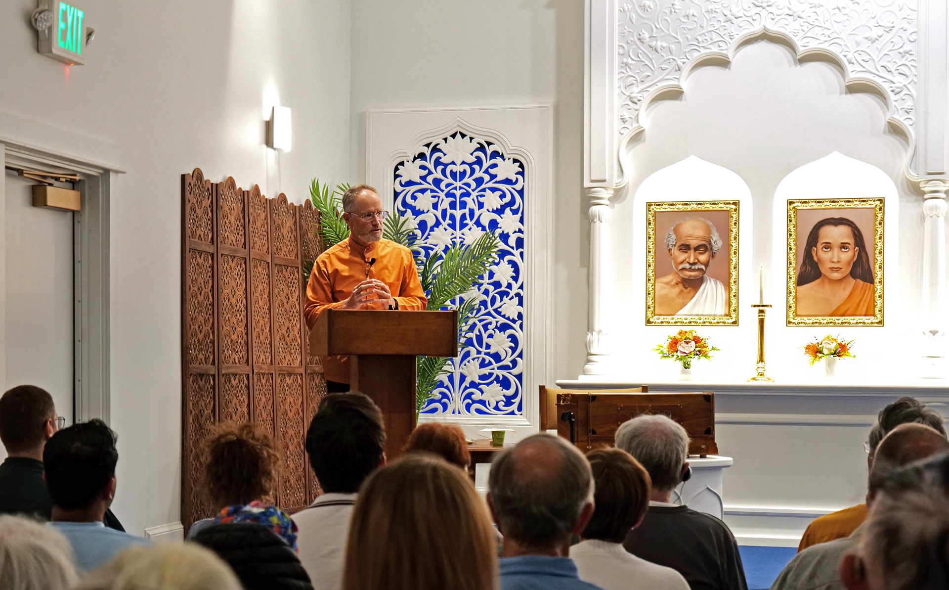 Brother Muktananda gives a class...