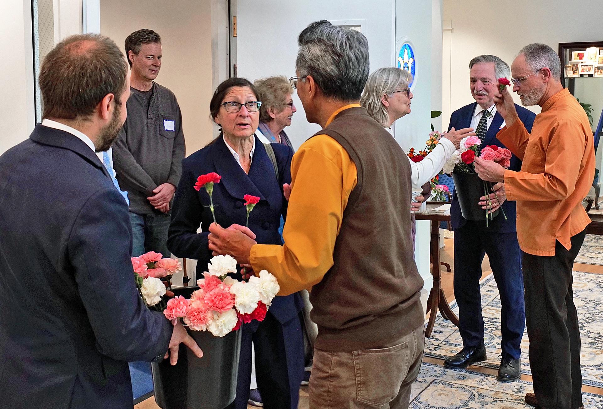 Brother Muktananda and Brahmachari Jordan greet participants at the conclusion of the retreat.