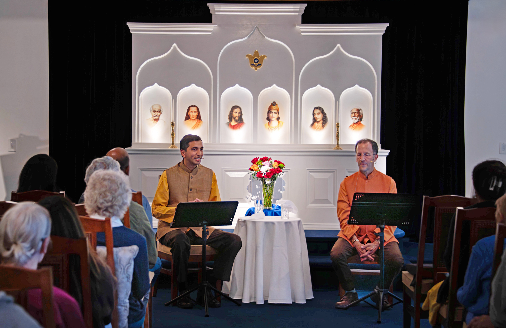 Brother Padmananda and Brahmachari Rahul also spent an evening with members at the Seattle Center's meeting place.