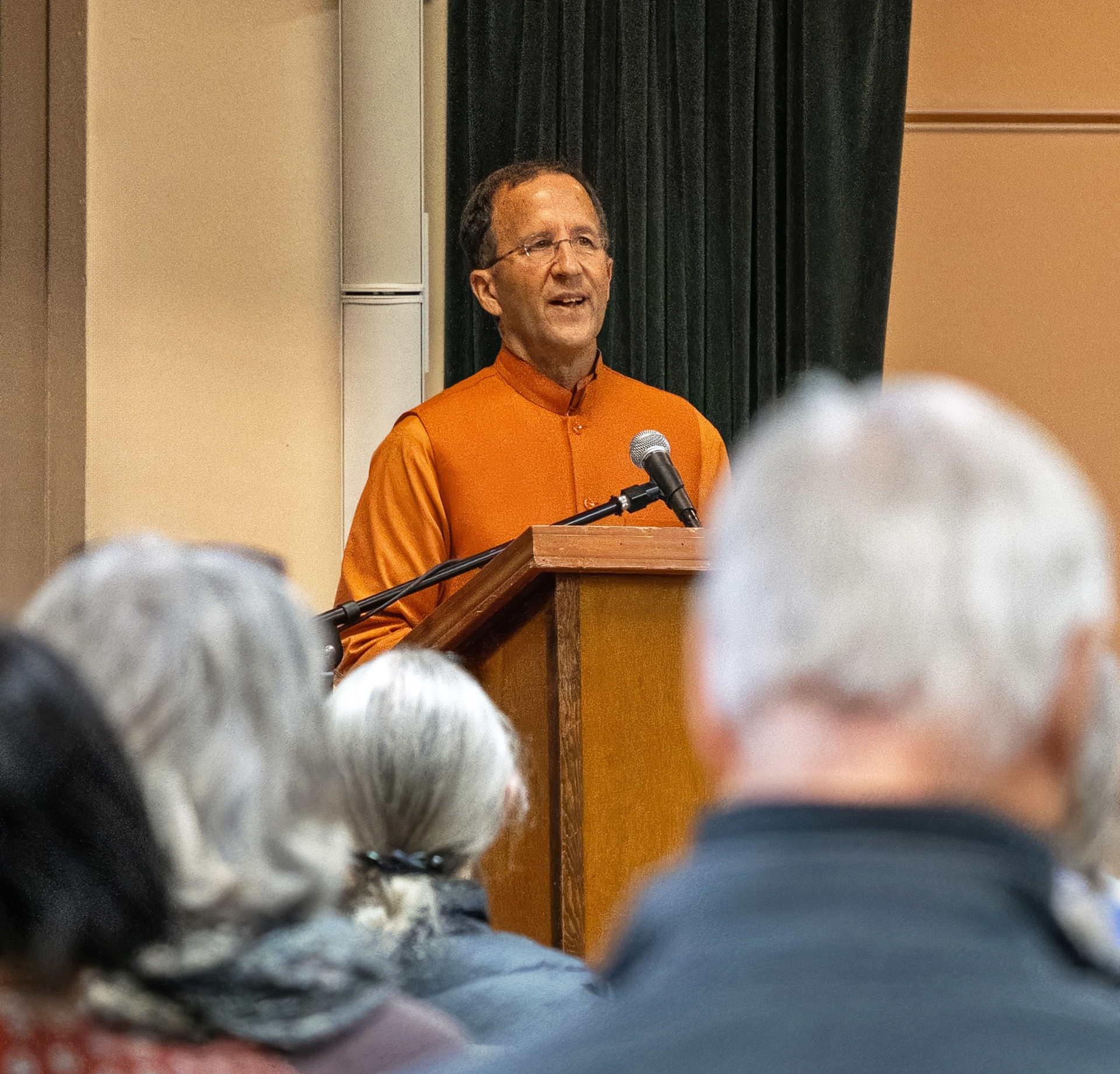 Brother Padmananda gives a class on Paramahansaji's "how-to-live" teachings.