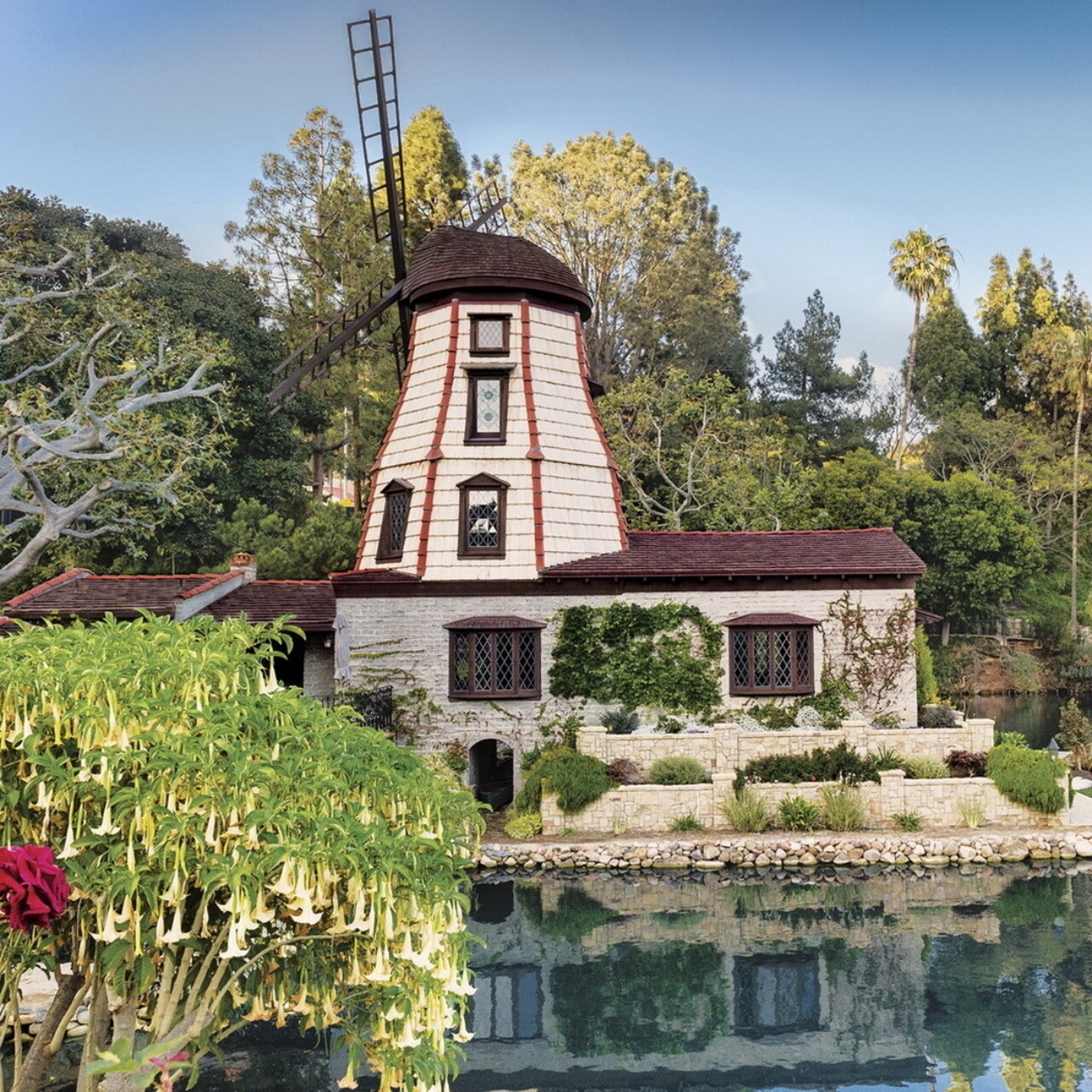 Windmill Chapel at Lake Shrine_homepage