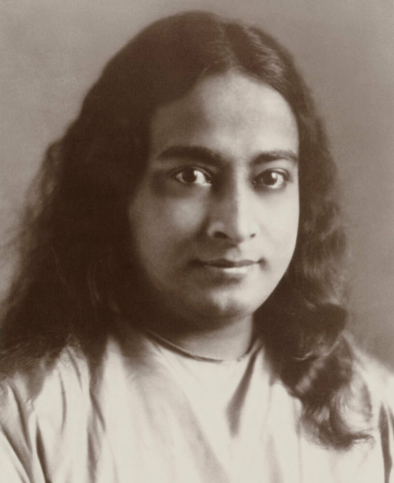 Paramahansa Yogananda without gold lotus 050321