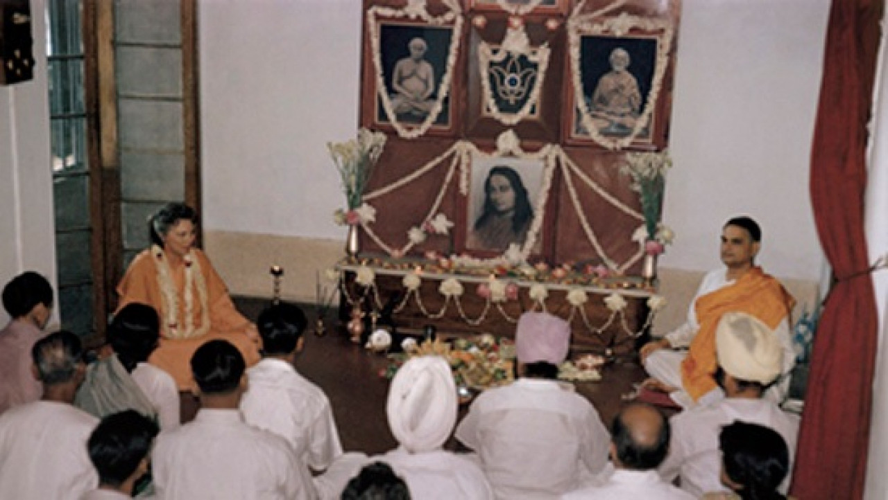 Sri Daya Mata Conducts A Kriya Yoga Initiation Ceremony