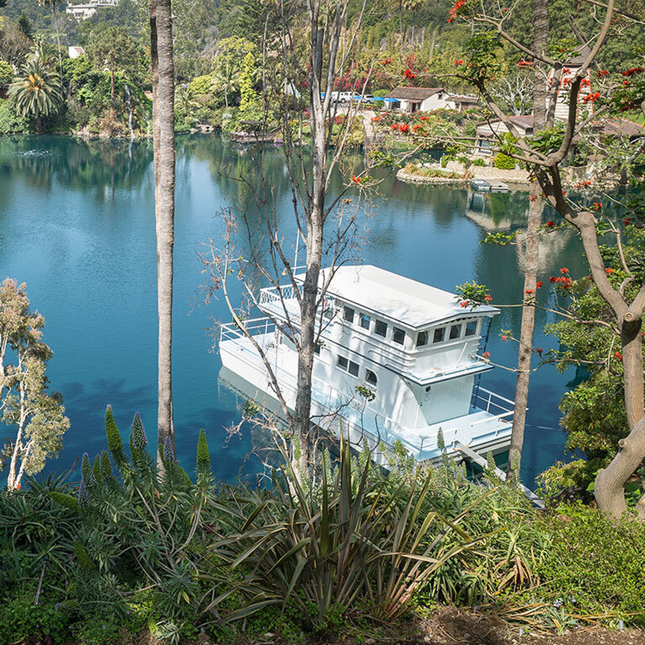 Locations map banner tablet