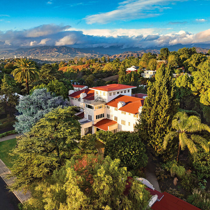 IHQ Retrofit Mother Center square